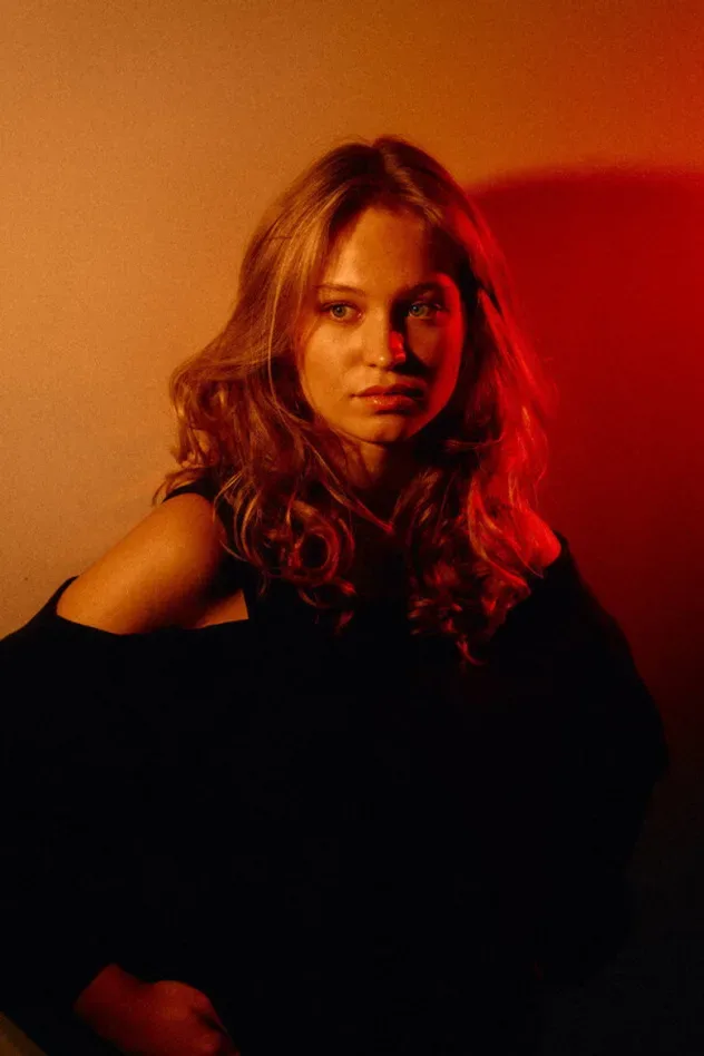 Cover image for Emma Van Raemdonck