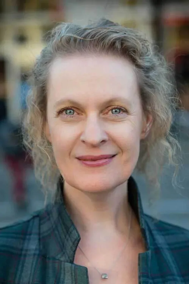 Обложка для Loes Wouterson