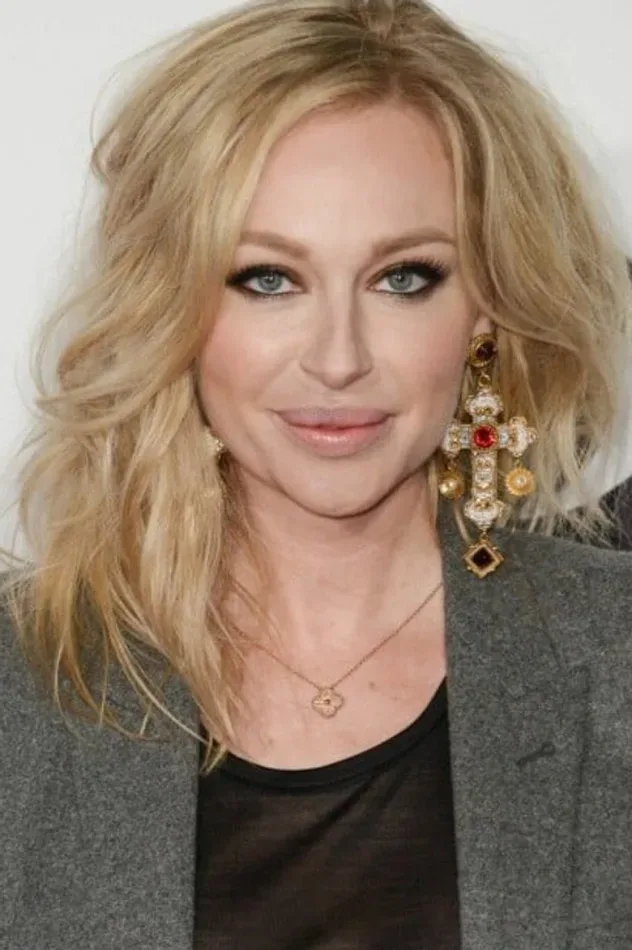 صورة الغلاف لـ Isabel Adrian