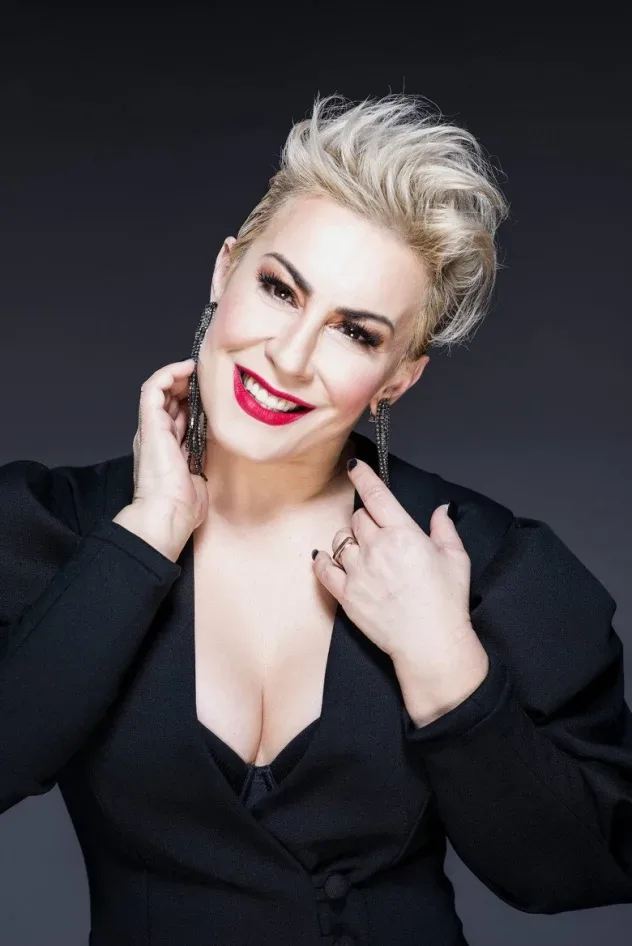 صورة الغلاف لـ Indira Levak