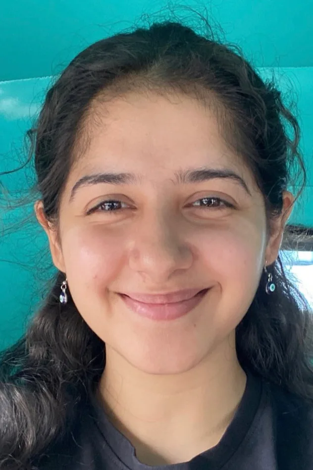 Divya Sharma için kapak görseli