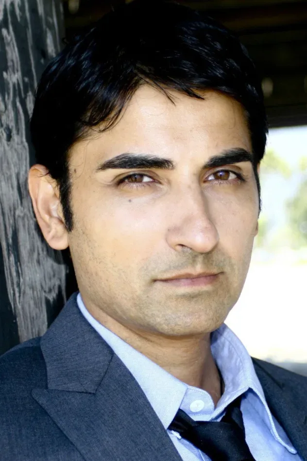 Cover image for Akbar Kurtha
