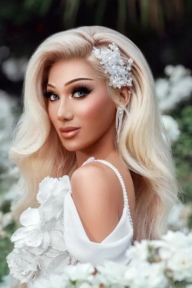 Imagen de portada para Plastique Tiara