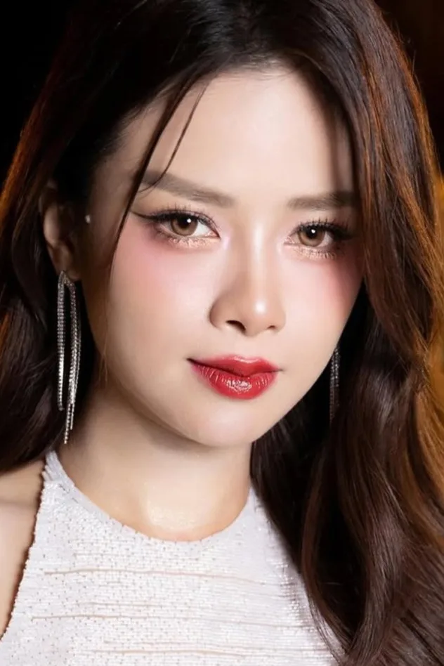 Dương Hoàng Yến için kapak görseli