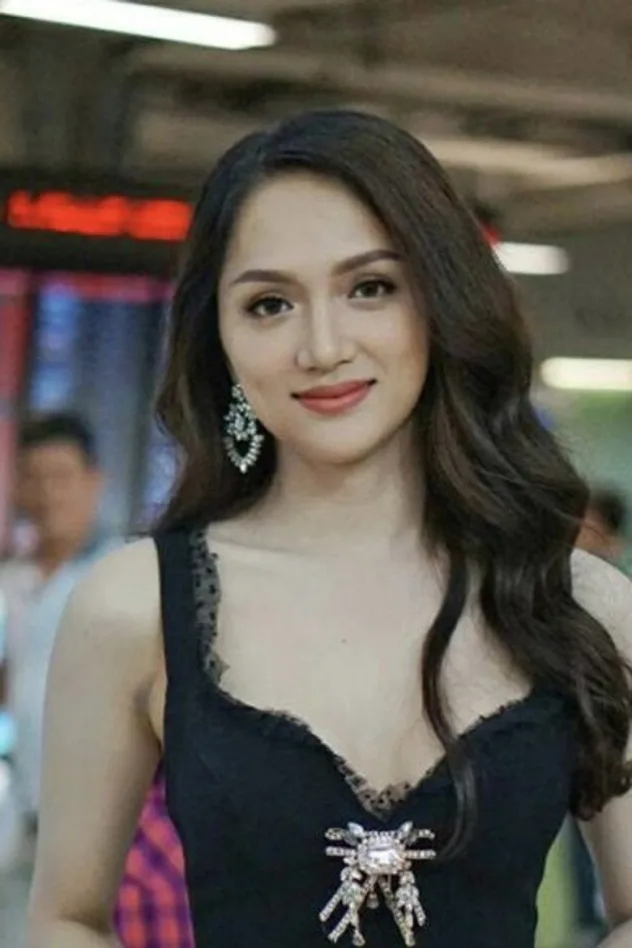 صورة الغلاف لـ Hương Giang