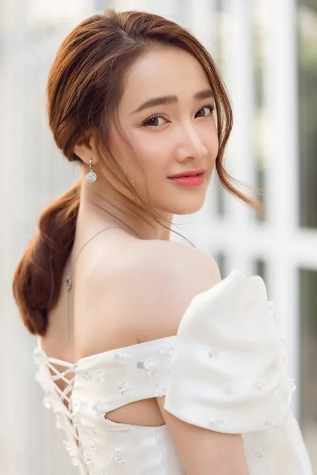 Nhã Phương için kapak görseli