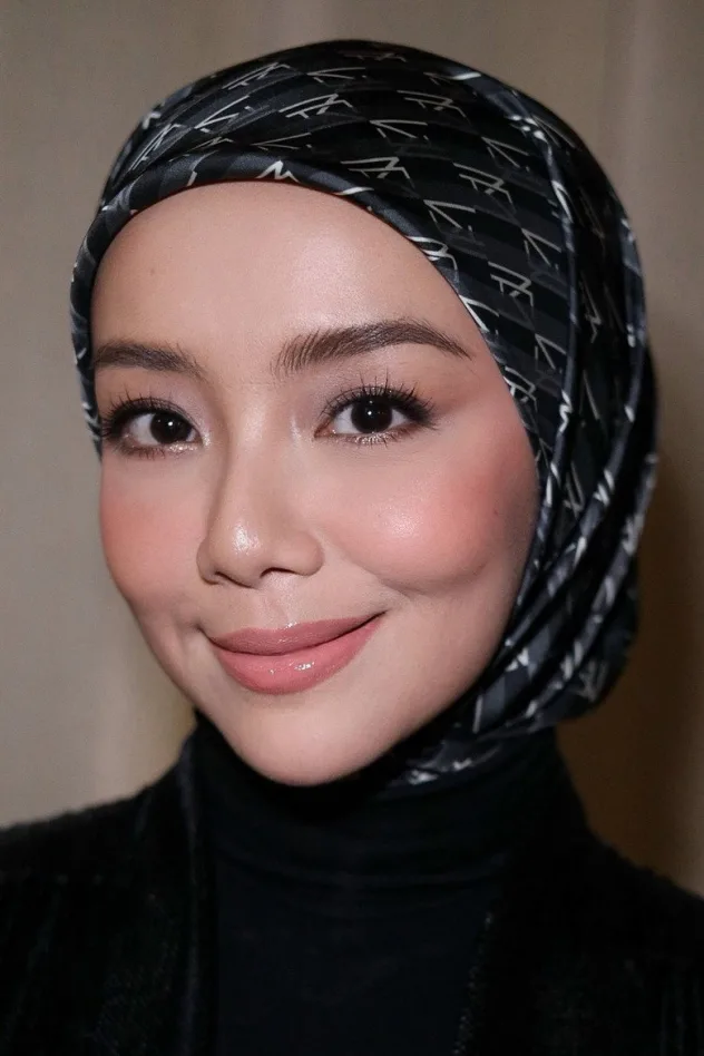 Mira Filzah için kapak görseli