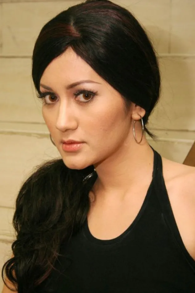 Nana Khairina için kapak görseli