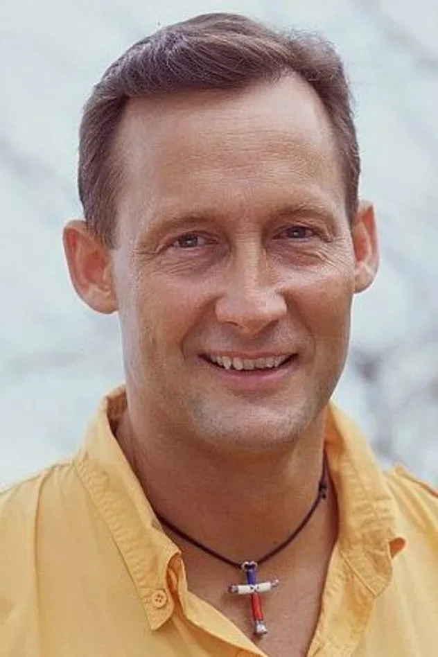 Обложка для John Raymond