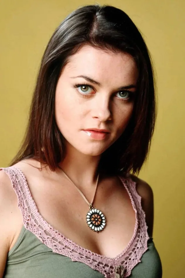 Imagen de portada para Holly Davidson