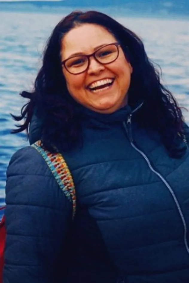 Emine Sergen Kazbek için kapak görseli