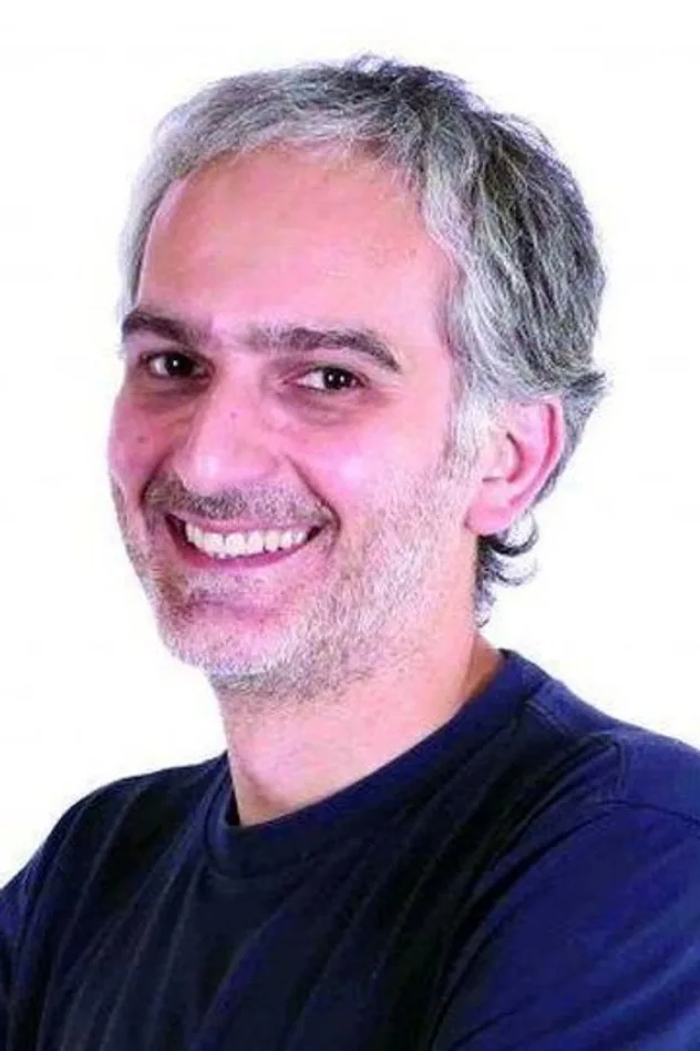 صورة بیژن بنفشه‌خواه