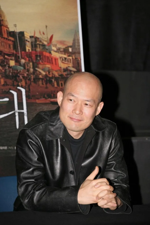 Yoon Dong-hwan için kapak görseli