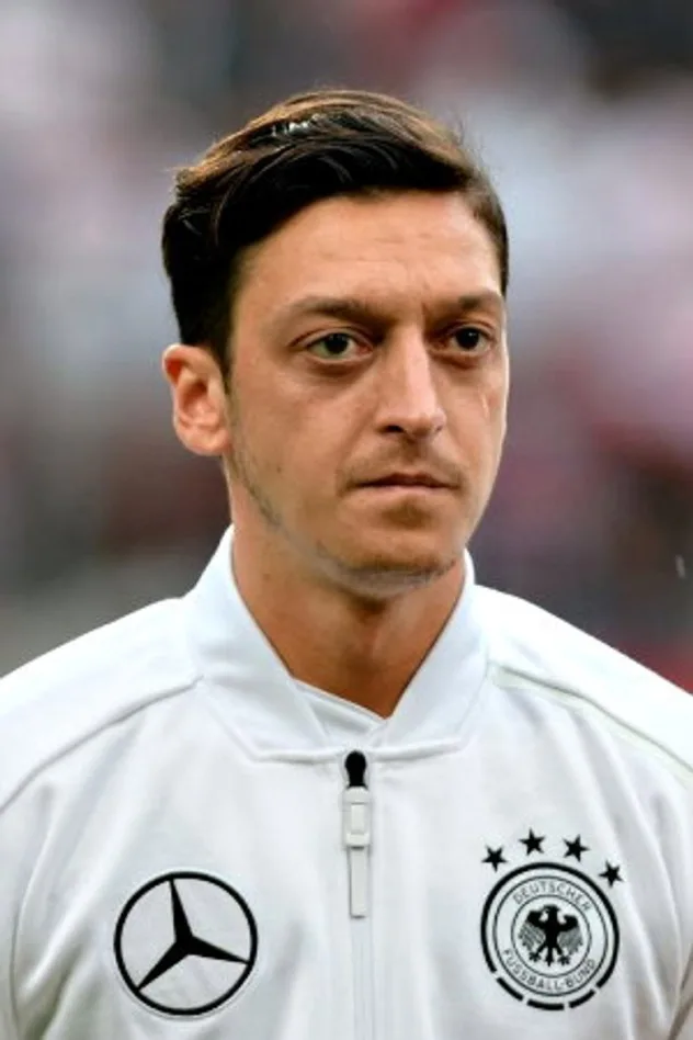 Cover image for Mesut Özil