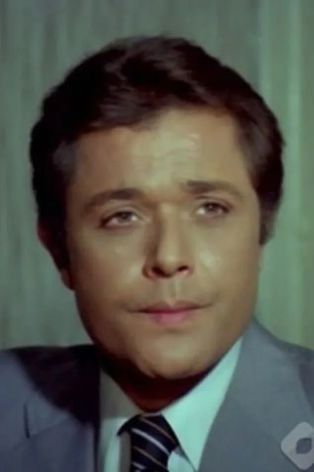 Mahmoud Abdel Aziz için kapak görseli