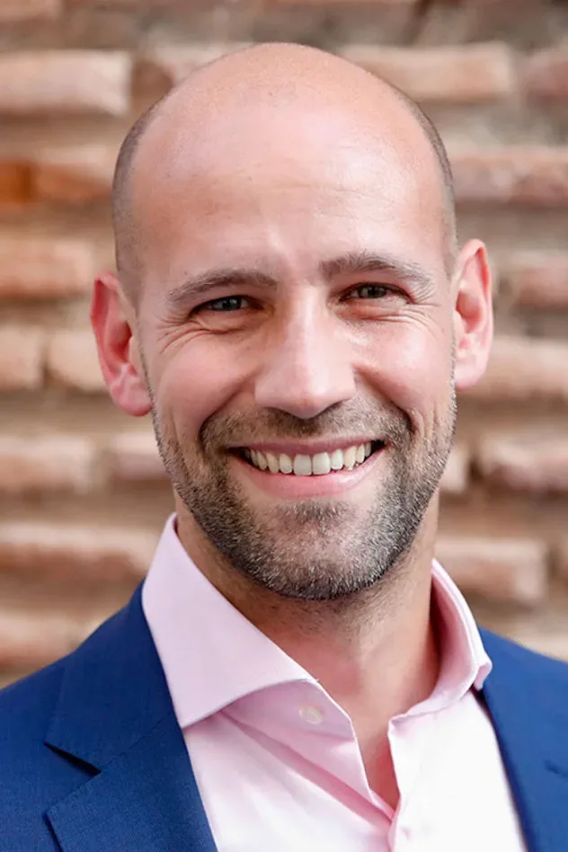 Gonzalo Miró için kapak görseli