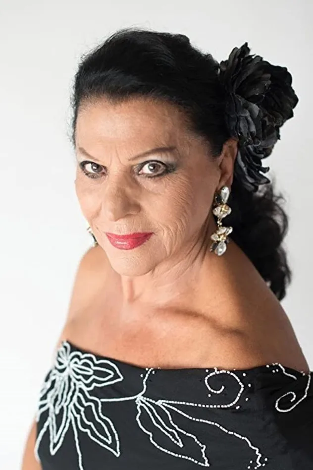 Cover image for Carmen Flores
