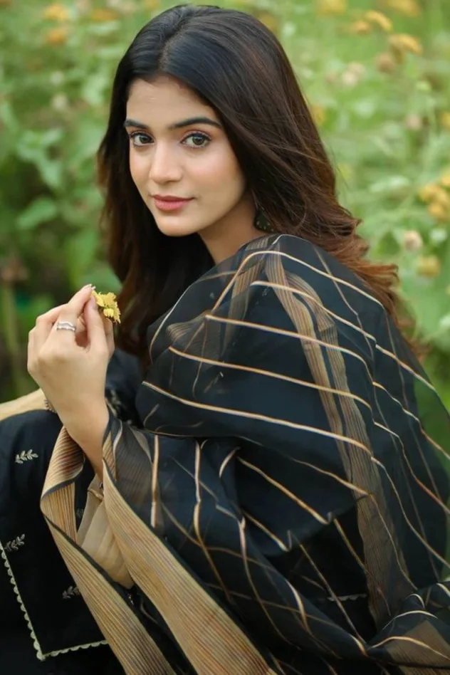 Laiba Khan için kapak görseli
