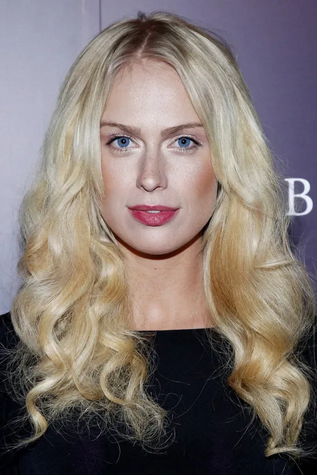 صورة الغلاف لـ CariDee English