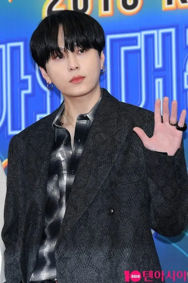 Imagen de portada para 용준형