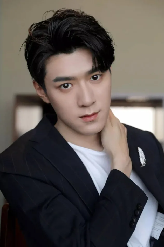 Cover image for 易柏辰
