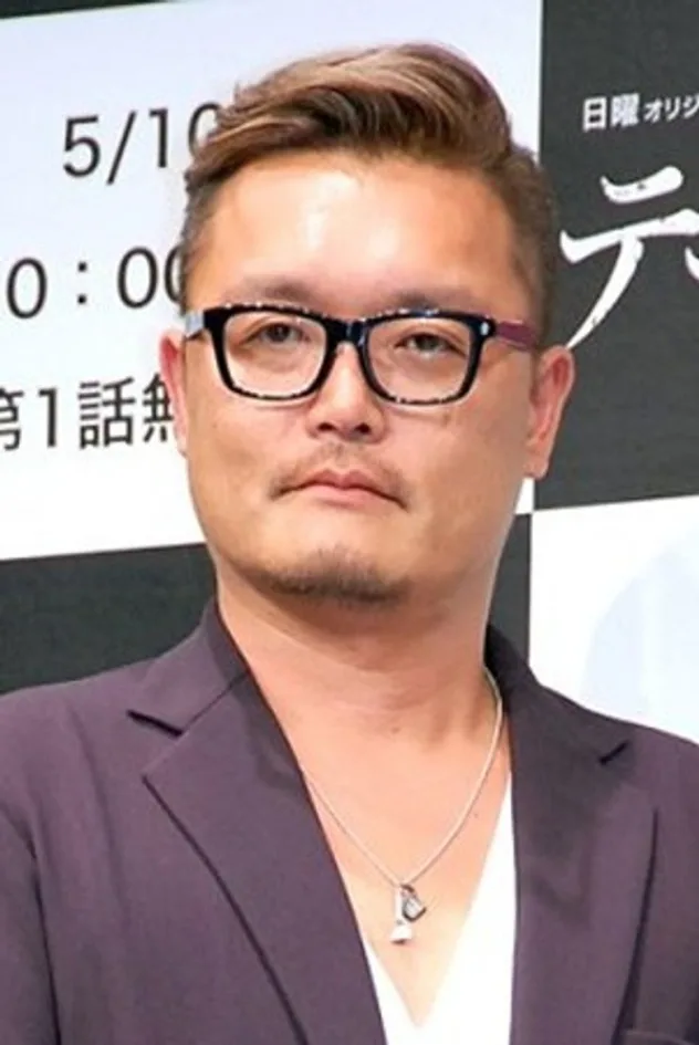 фото 権野元