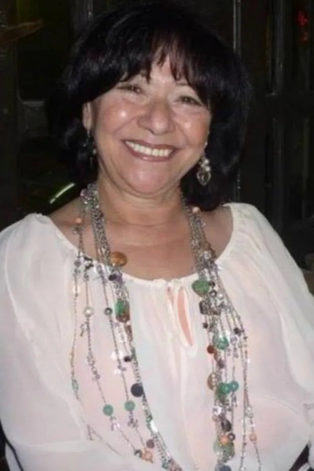 Magda Mounir için kapak görseli