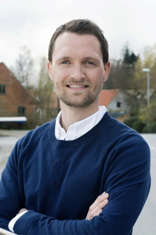 Kenneth Hansen için kapak görseli