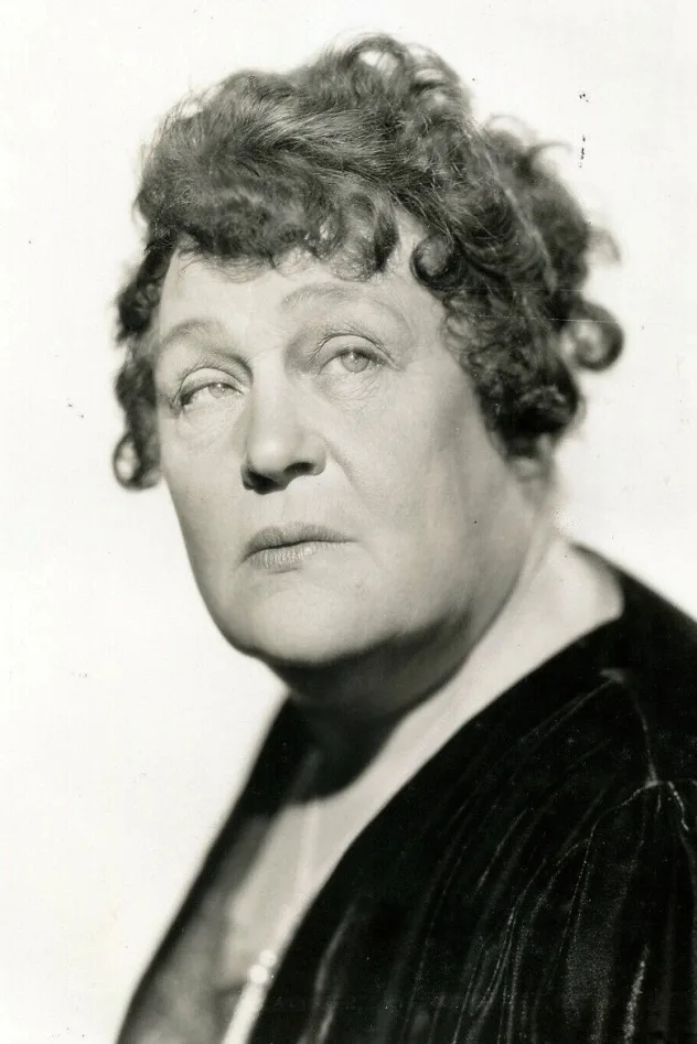 Alison Skipworth fotoğrafı