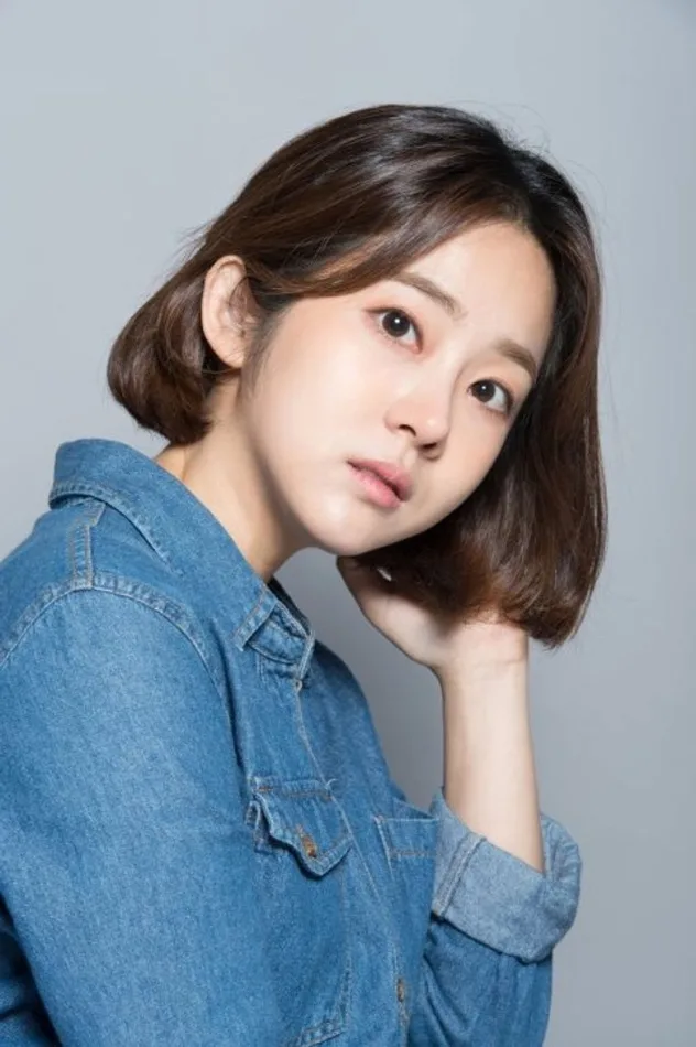Обложка для Lee Sae-bom