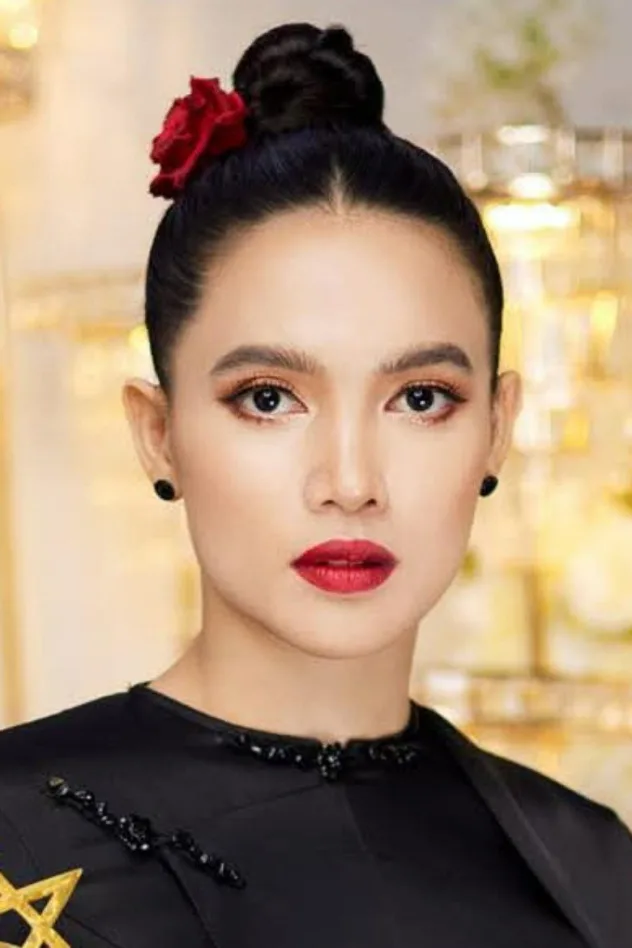 Cover image for Aye Myat Thu