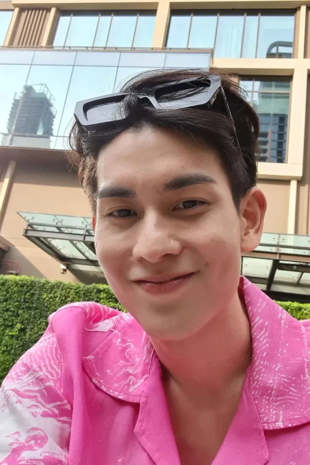 Cover image for สัพพัญญู ปนาทกุล