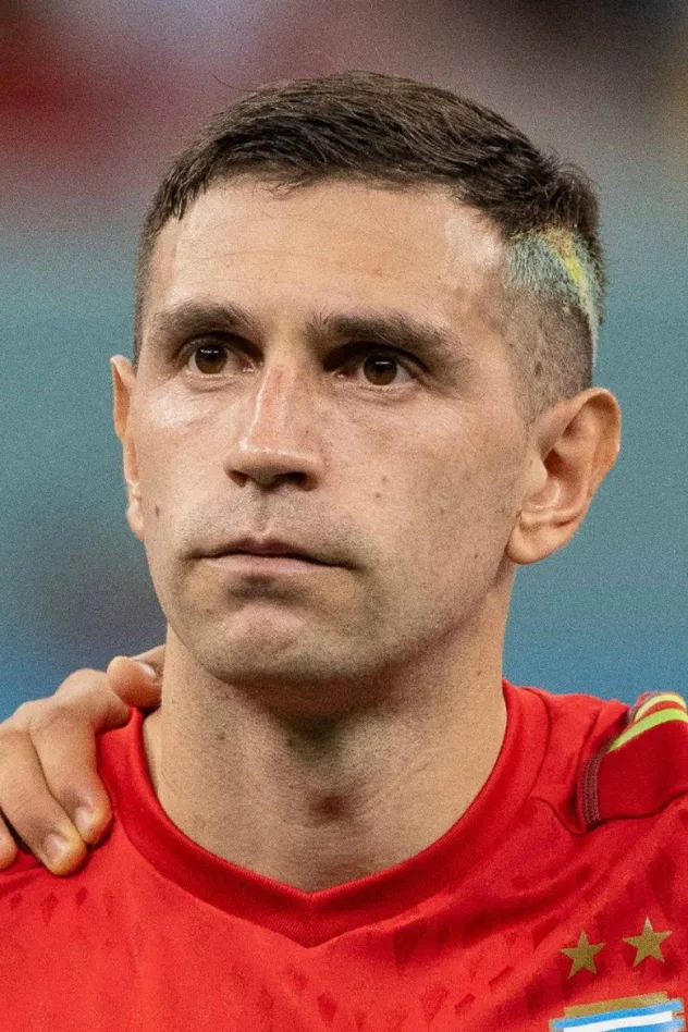 Обложка для Emiliano Martínez
