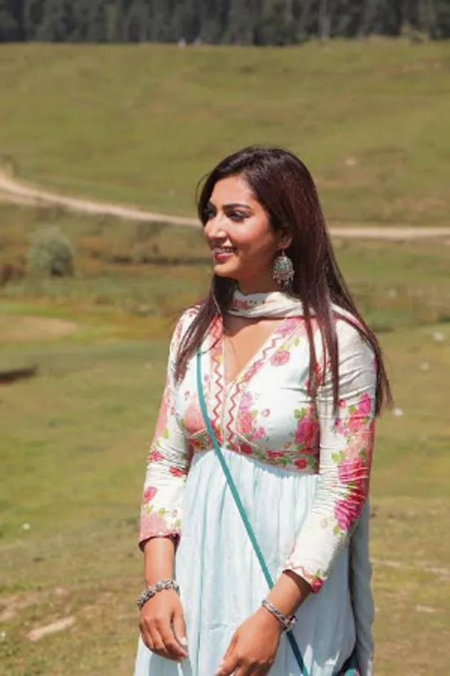 Isha Sharma için kapak görseli