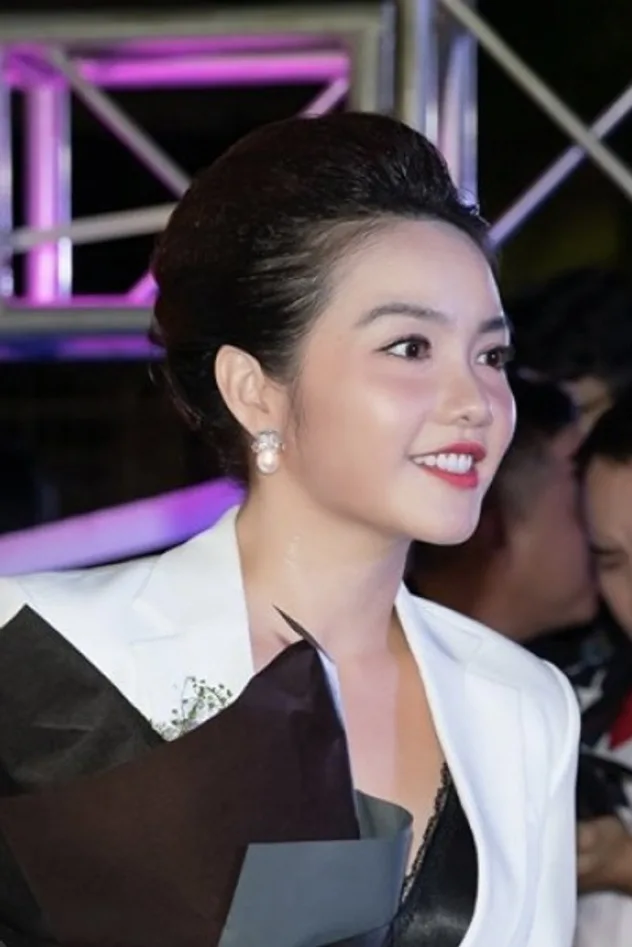 Hồng Kim Hạnh için kapak görseli