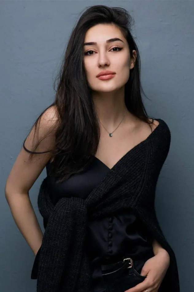 Cover image for Ariana Lolaeva