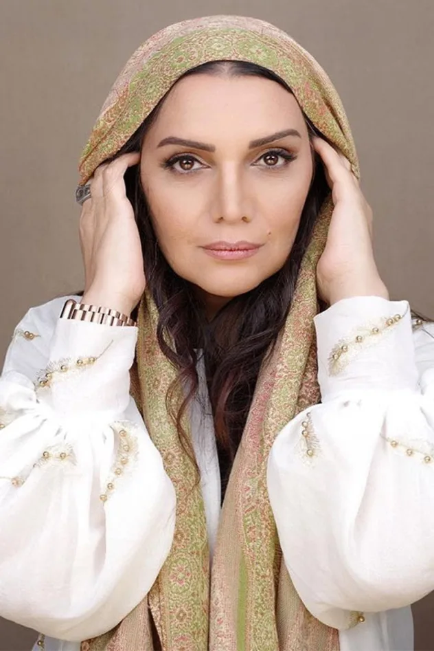 Cover image for Elham Pavehnejad