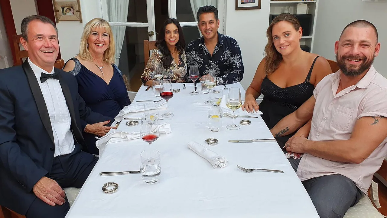 Фоновое изображение для Couples Come Dine with Me