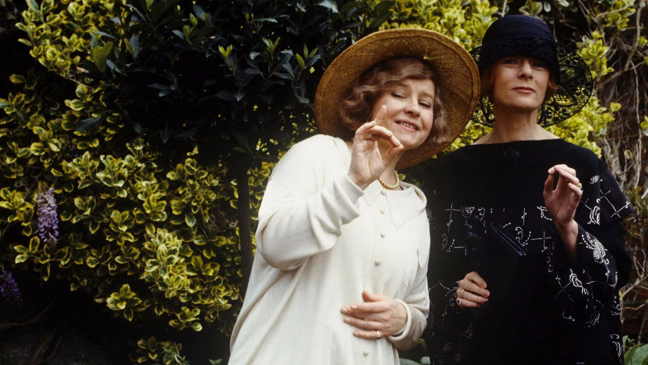 خلفية لـ Mapp & Lucia