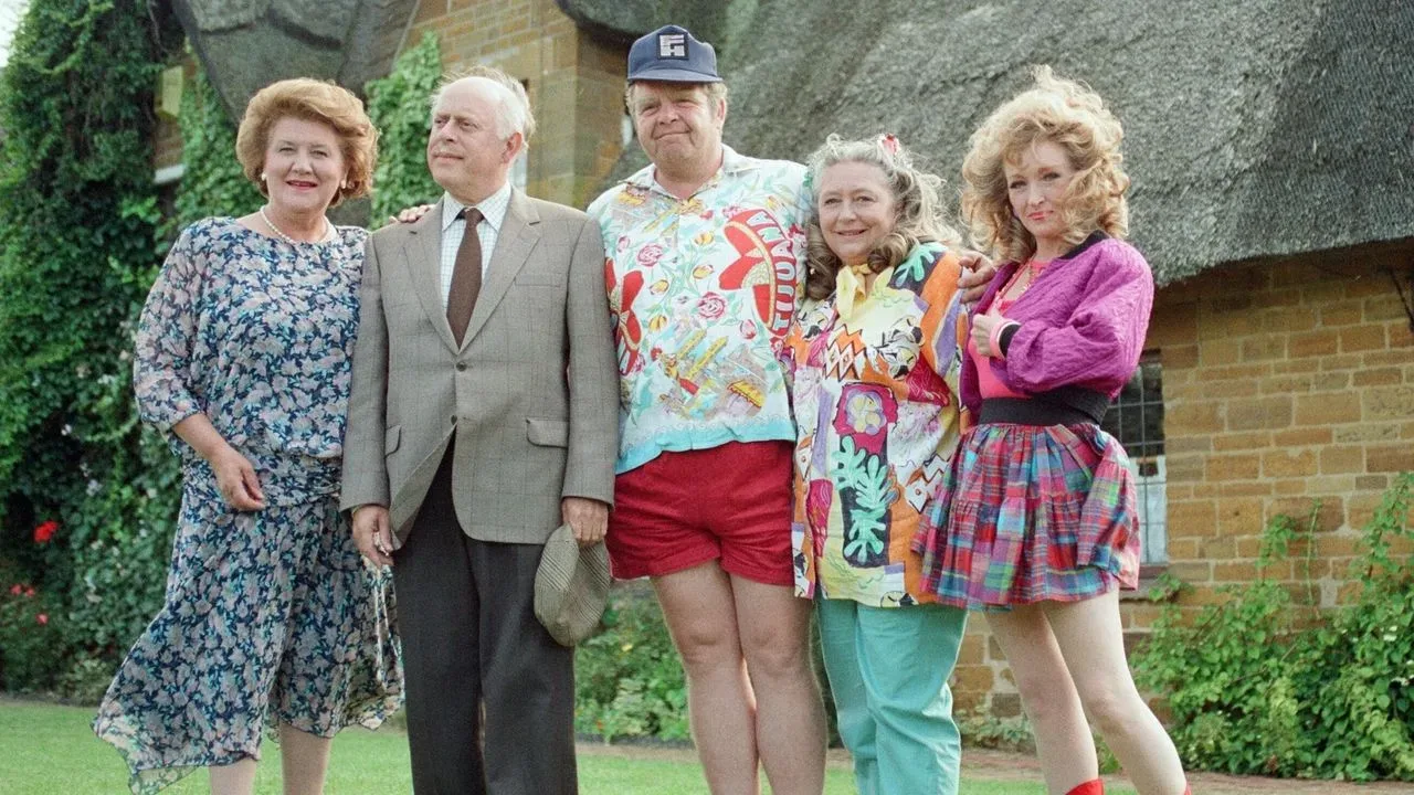 خلفية لـ Keeping Up Appearances