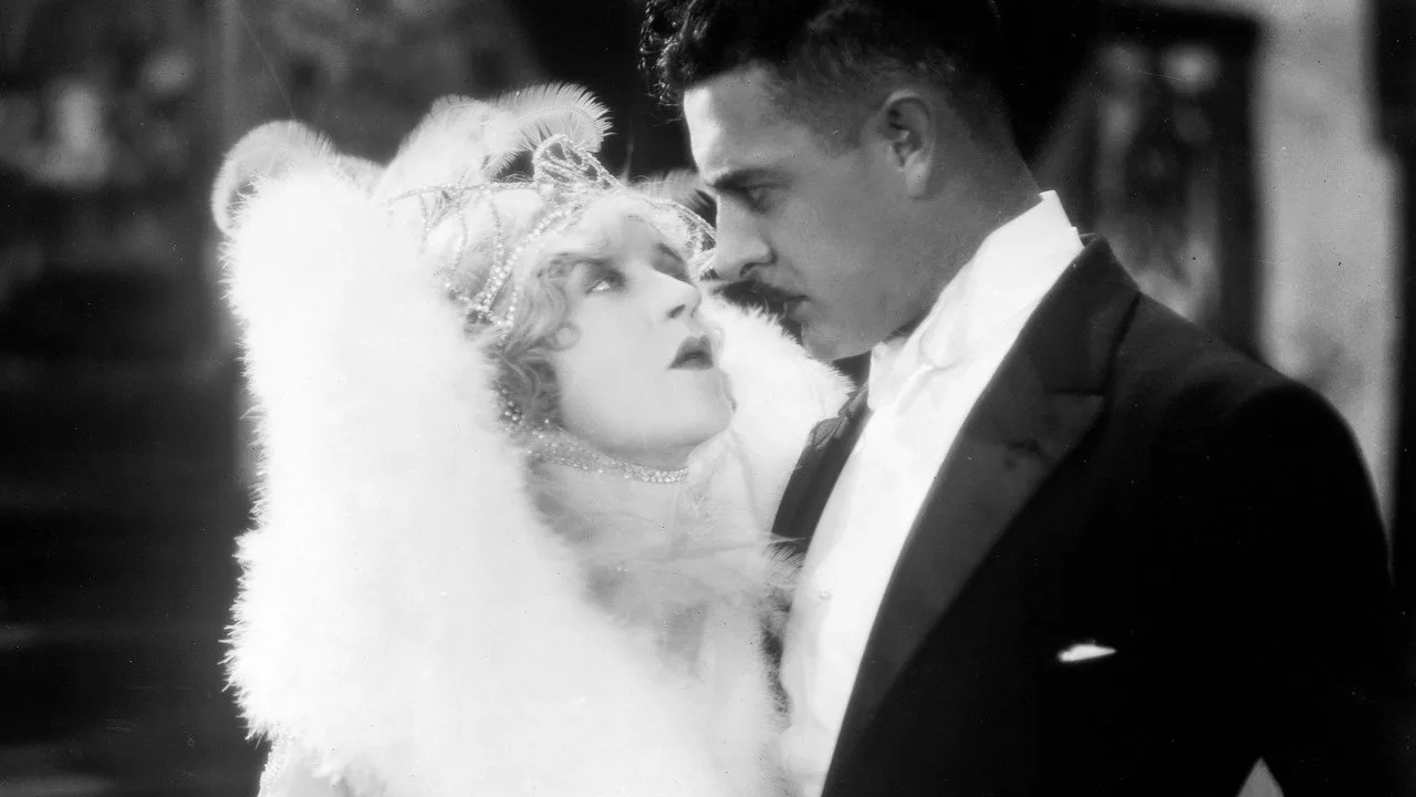 خلفية لـ The Merry Widow