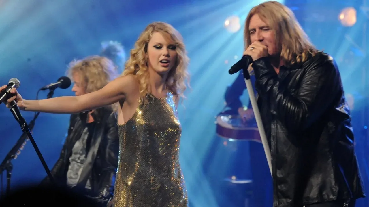 خلفية لـ CMT Crossroads