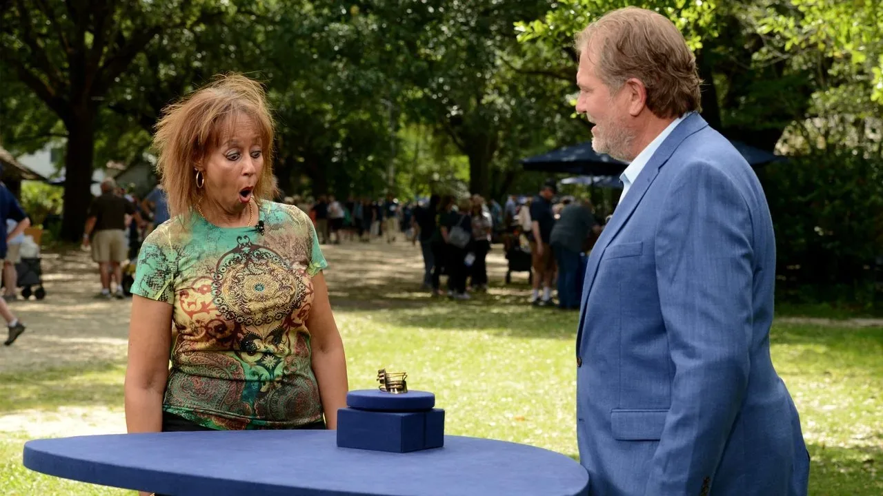 خلفية لـ Antiques Roadshow