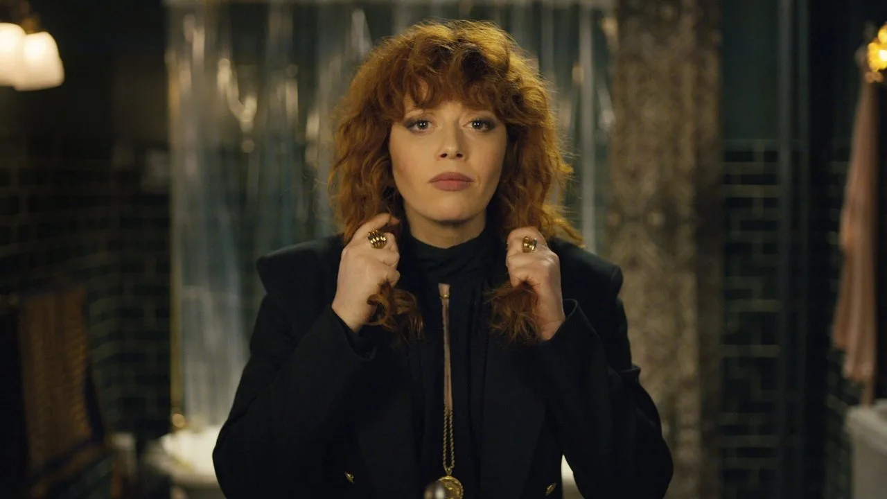 Russian Doll için arka plan görseli
