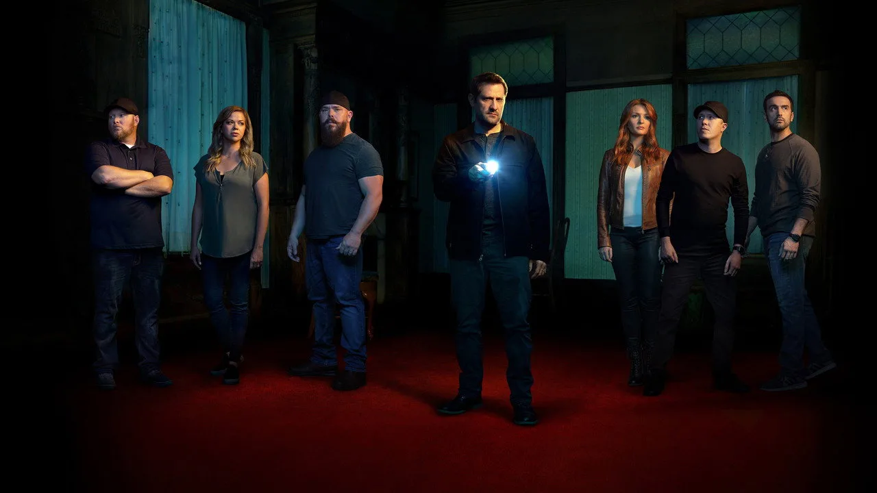 Ghost Hunters için arka plan görseli
