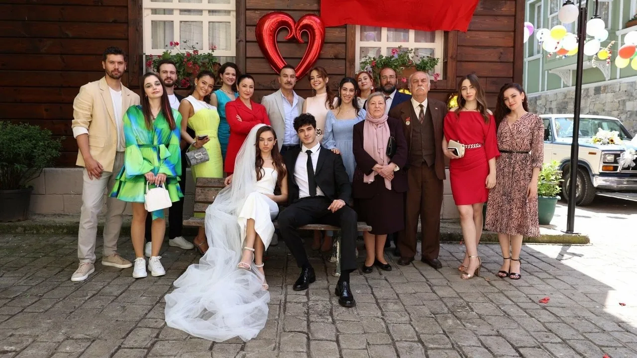 Фоновое изображение для Kendi Düşen Ağlamaz