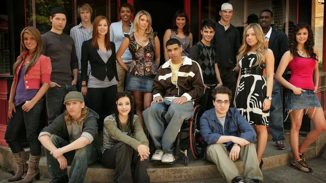 Degrassi: Minis için arka plan görseli