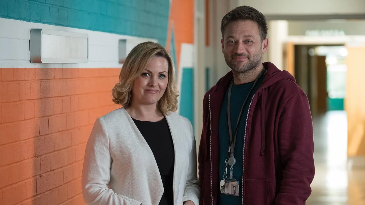 Fondo para Ackley Bridge