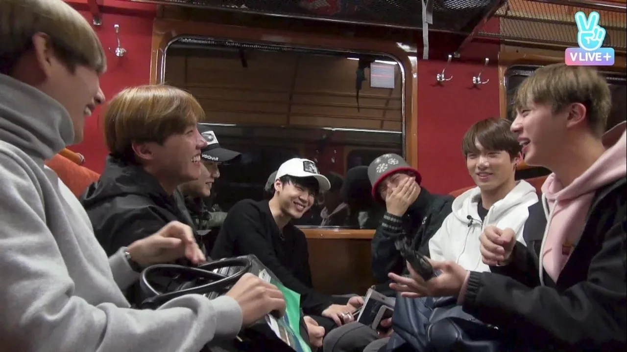 BTS: Bon Voyage için arka plan görseli