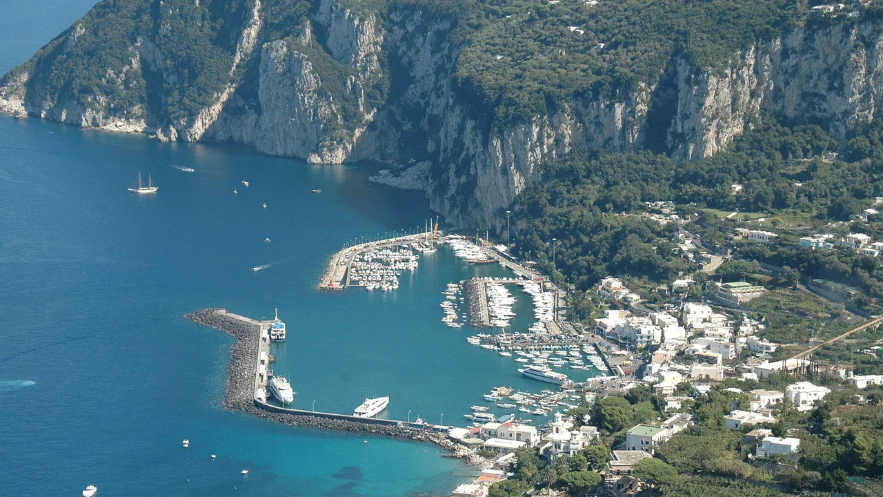خلفية لـ Capri